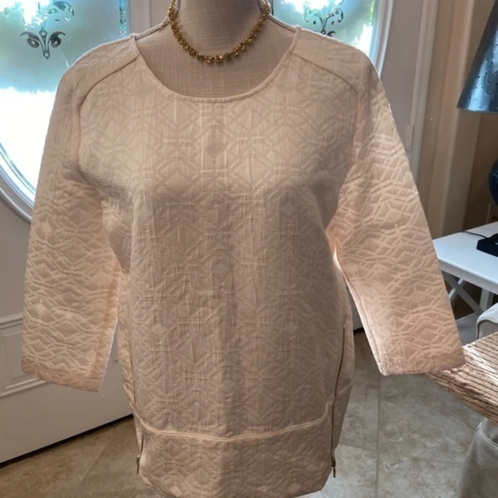 Jcrew Size 4 Ivory/‎ Cream crew neck , featuring 2 Gold Zippers on sides